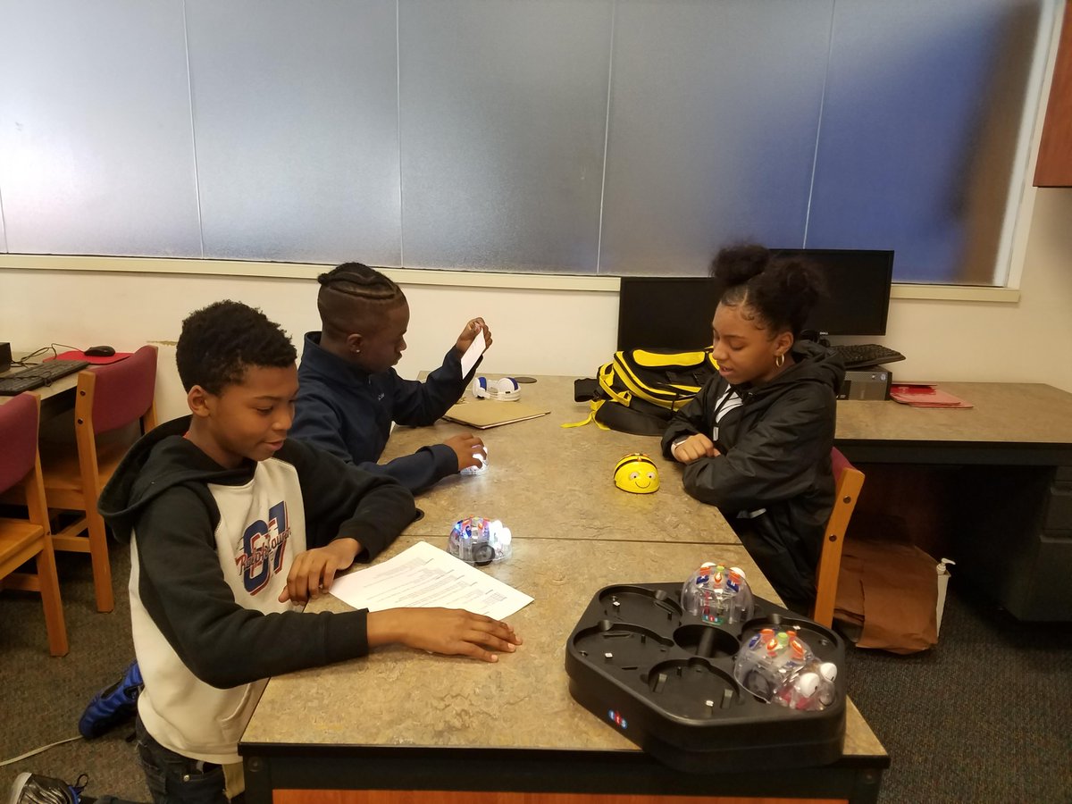 NLA_Pittsburgh's tweet photo. The middle school students practice with each other to prepare for teaching elementary students about robots!

Here we can see Anise teaching DJ and Dontez how to use Beebots.  DJ looks to ask another question while Anise gives instruction. https://t.co/CbGlpswFLV