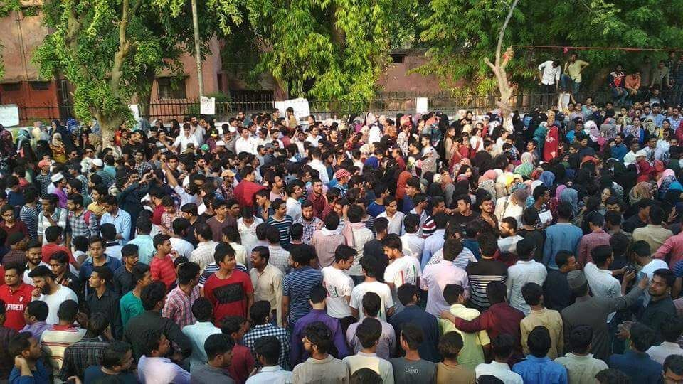 DrZiiiiiii's tweet photo. #WeAreOne #WeAreindians #WeAreSecular #WeStandforAmu
#WeStandwithAMU #IStandWitAMU #Alig https://t.co/w6Xy7PSJKc