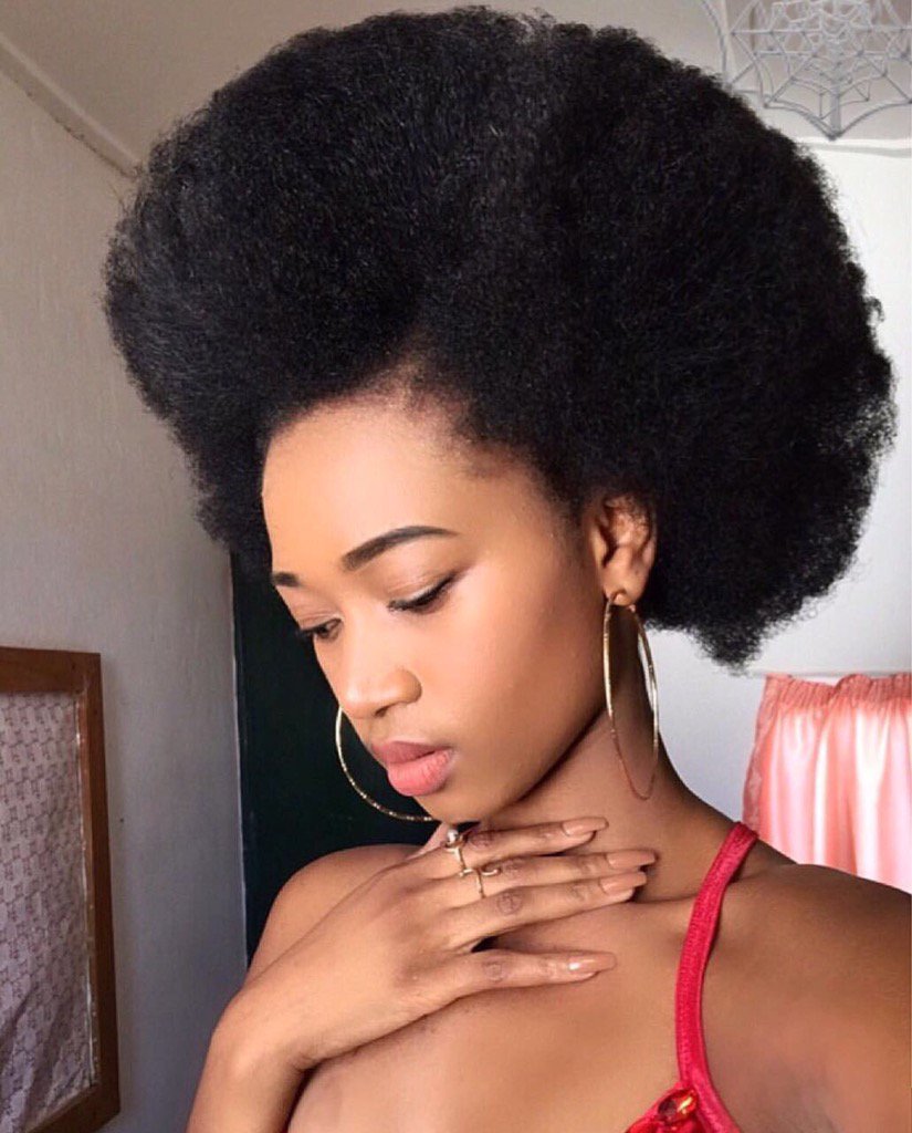 JoziRecycling's tweet photo. @Africarevolt My favourite subject, we getting there.
Inferiority complex is a result of not knowing yourself.
It's time for Africans to wake up. Bt the way we're so into other nations, our sisters are going to fight us for this
What I c here is self hate
#WeaveMustFall
This is hair👇 https://t.co/3sGwxsawSB