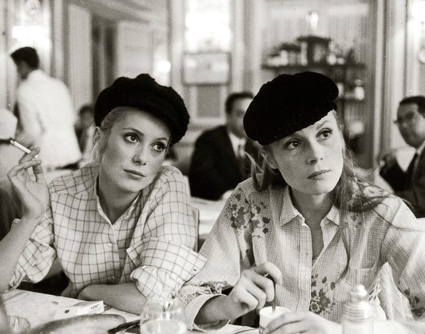 Catherine #Deneuve and Françoise #Dorléac 

#CatherineDeneuve #FrançoiseDorléac

#SapereCondiviso #Cinema #Vintage #Art