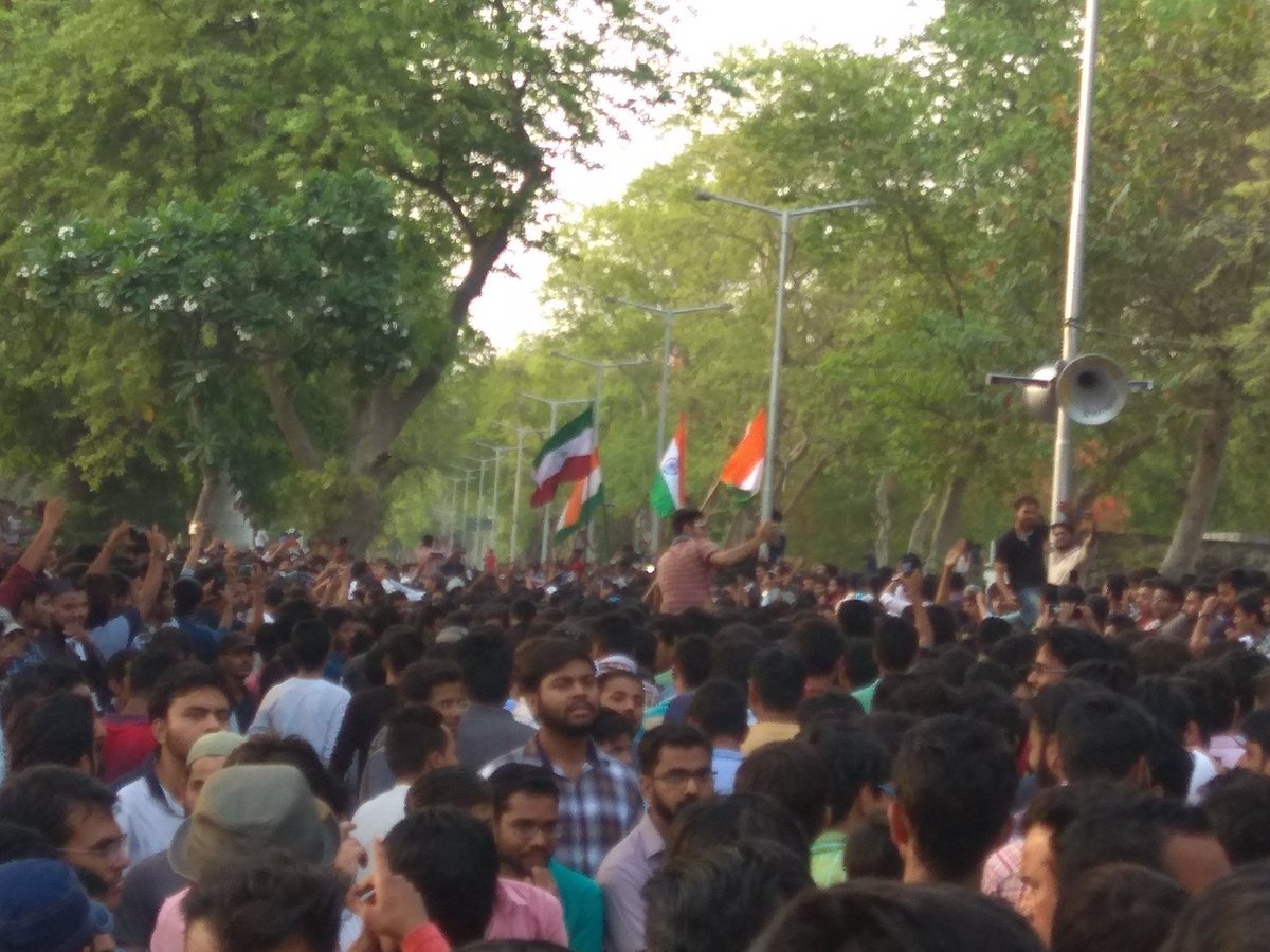 MaskoorUsmani's tweet photo. Thank you to the entire Alig fraternity, Kudos to your enthusiasm and the togetherness you have shown today, thank you to each one of you from the 25000 students fraternity, you have shown the doors to to revolution and beauty of democracy against this RSS goons, #WeStandWithAMU https://t.co/FhDipfwdTK