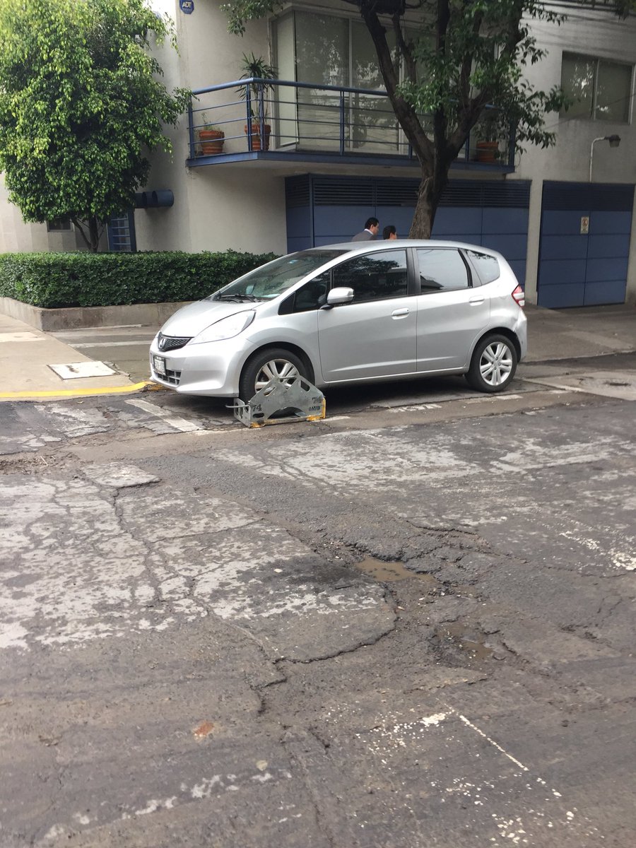 marfeles's tweet photo. Oye @SERVIMETSA me pusieron el candado antes de las 9am; a esa hora fui a pagar mi multa, hice el reporte al módulo de liberación y es hora que no vienen a quitar el candado. ¿Qué más tengo que hacer? #opevsa https://t.co/cuLsi8fcGq