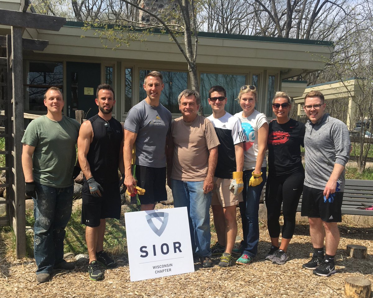 SIOR_Wisconsin's tweet photo. All in a day's work with @SIOR_Wisconsin #2018SIORServiceDay @wehrnature #teamwork @TheBoerkeCo @NAIMLGComm @CARW1 https://t.co/QFcrhiw9Hs