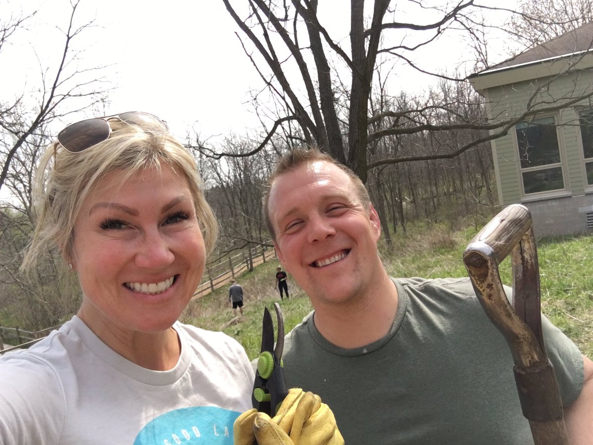 SIOR_Wisconsin's tweet photo. All in a day's work with @SIOR_Wisconsin #2018SIORServiceDay @wehrnature #teamwork @TheBoerkeCo @NAIMLGComm @CARW1 https://t.co/QFcrhiw9Hs