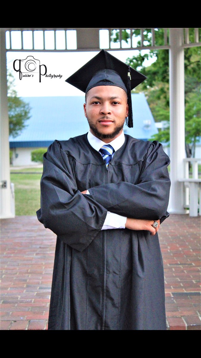 Hosea023's tweet photo. Did it for my bro Flo$$ &amp; got my Bachelors of Science with a major In Business Management! 1 degree down, 2 to go..
#Classof2018 
#RipFloss https://t.co/agFUvijpYE