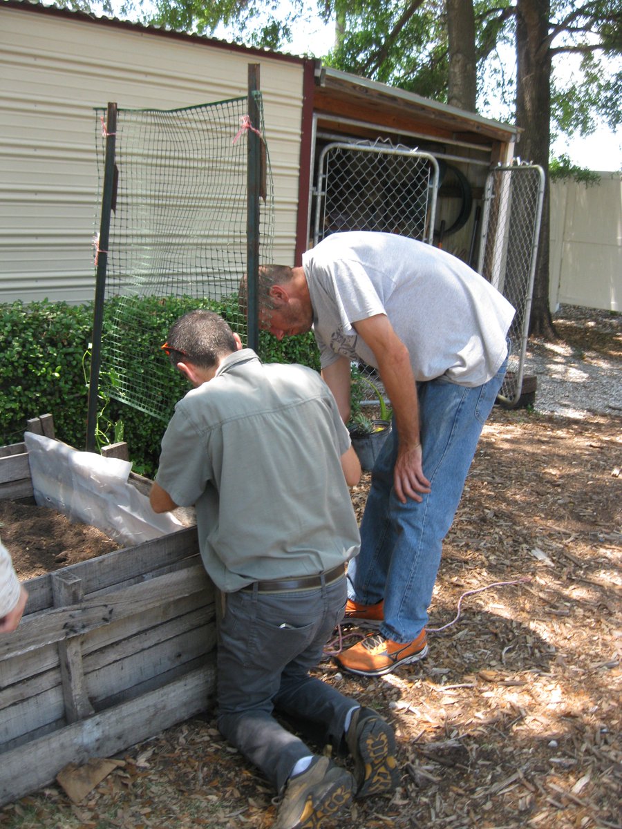 TheVincentHouse's tweet image. Another beautiful day working in the garden at #vincenthouse #recoverythroughwork 🌱