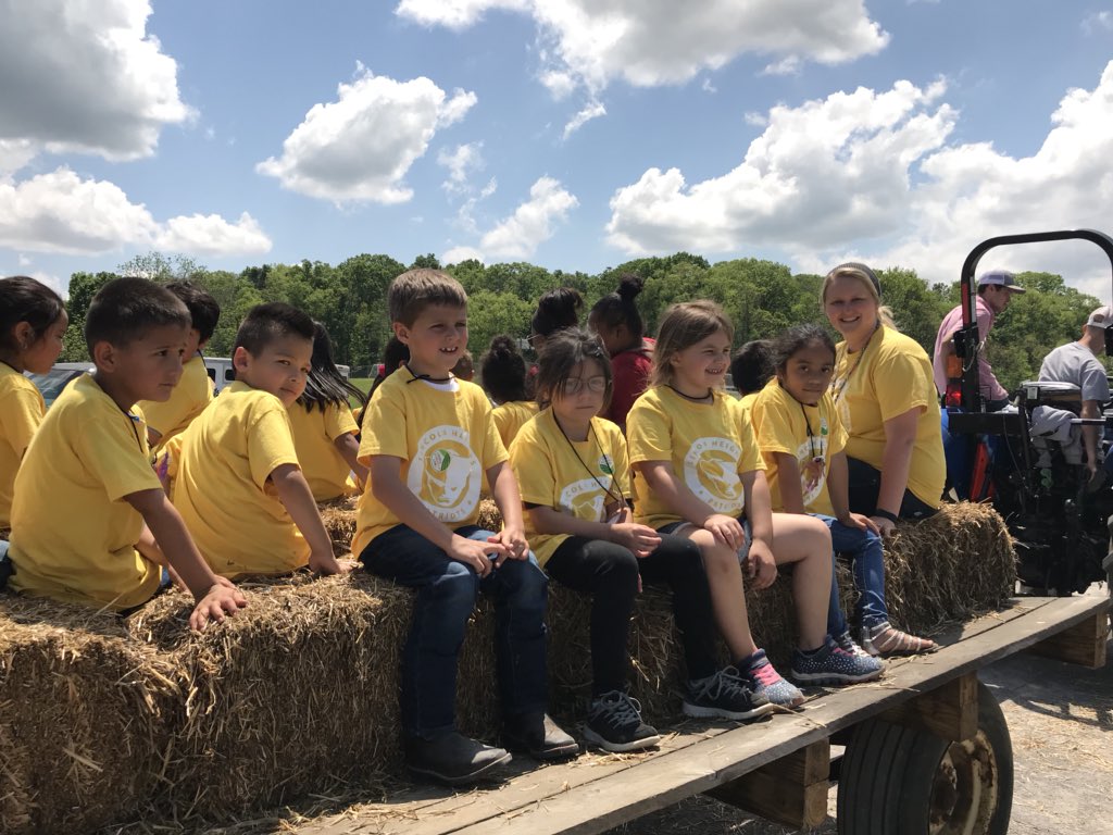 LHElemPatriots's tweet photo. Farm Day...always a kindergarten favorite!  @teresabateayers @janetddalton https://t.co/7hn4lPrewg