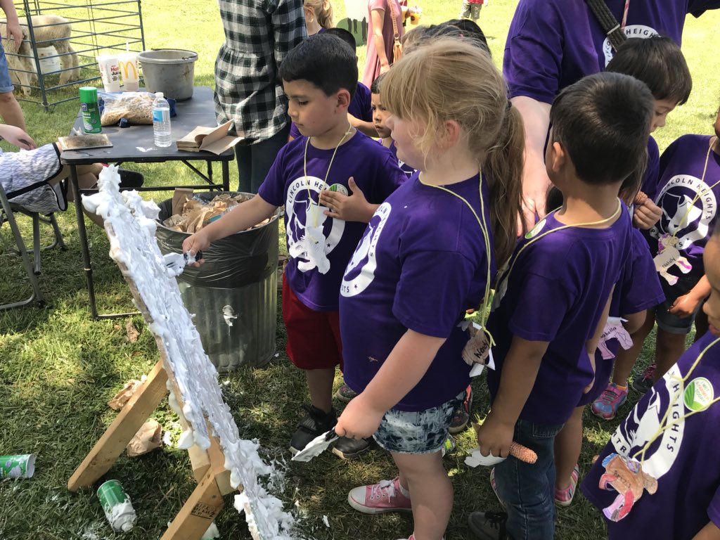 LHElemPatriots's tweet photo. Farm Day...always a kindergarten favorite!  @teresabateayers @janetddalton https://t.co/7hn4lPrewg