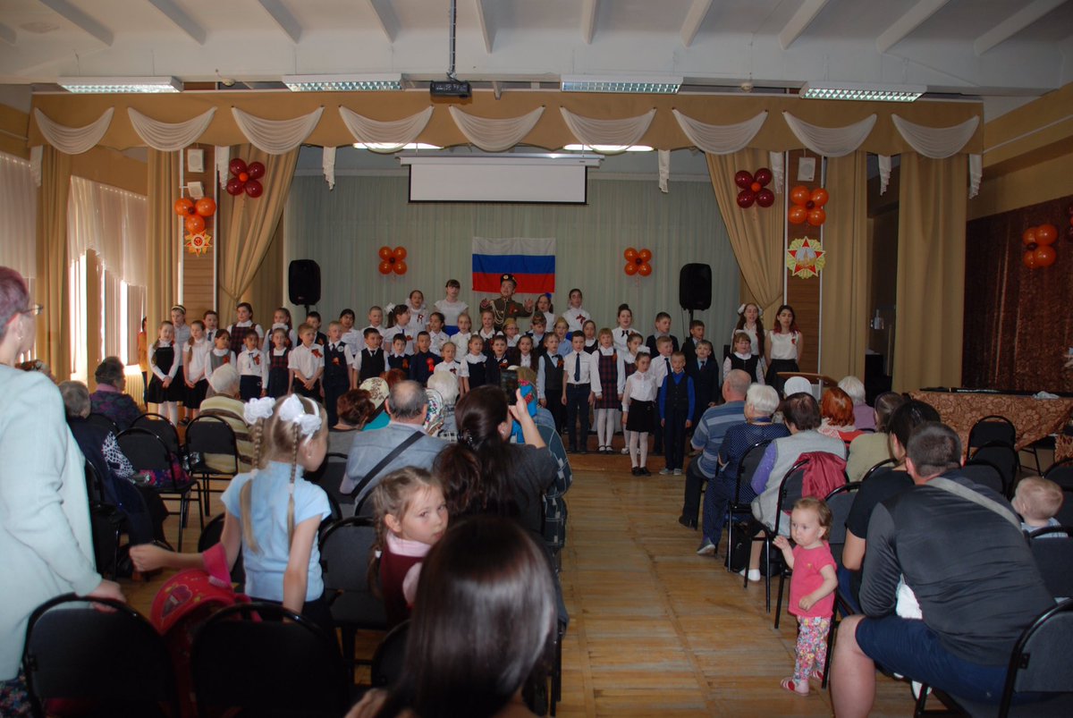 69Genka's tweet photo. Сегодня в школе №3 поздравляли ветеранов с Днем великой победы.Со словами поздравления к ветеранам обратился секретарь первичного отделения партии Единая Россия Геният Газизулин.Пожелав самое главное крепкого здоровья, он подарил ветеранам подарки при поддержки ПАО"Куйбышевазот https://t.co/nkTqMNnJEm