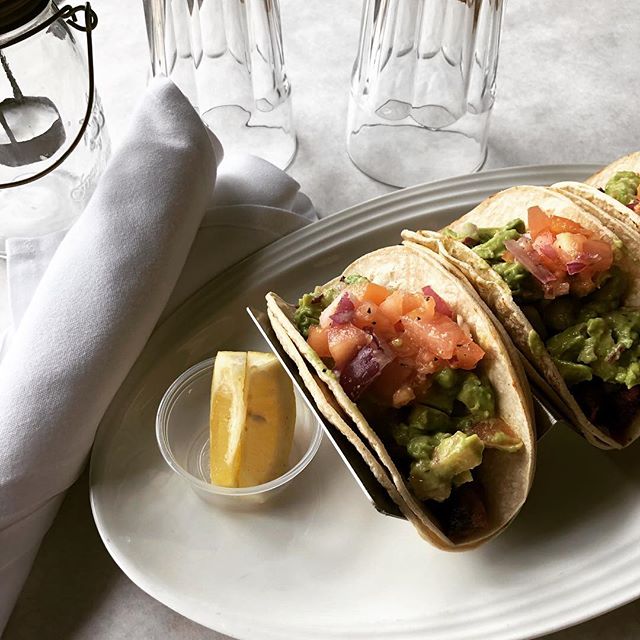 Brewshot's tweet photo. #Tacos are like a #hug in a tortilla 🌮 #bonappetit 🤗
#taco #eastcoastfoodies #tuesday #eastcoastfeastcoast #tacotuesday #happyhour #nycfoodie #nyceeeeeats #nyceats #jerseycity #jerseycityeats #jcfood #bar #restaurant #newforkcity #hobokeneats #hoboken #hobokenlife #specials https://t.co/VNLehZ0ldb