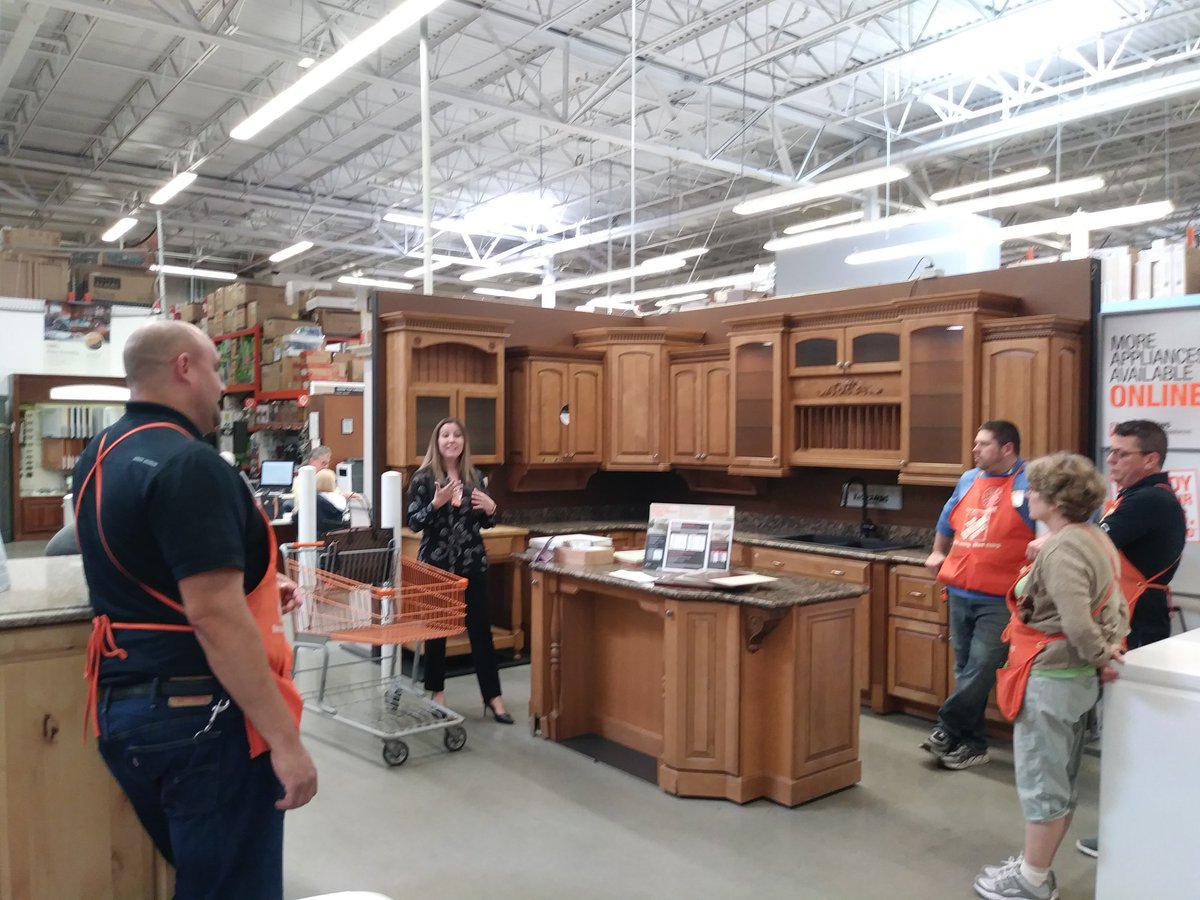 JoshABingham's tweet photo. Thanks a ton Allison for coming to Specialty Tuesday!! @Midwestdsmmike @anzarut1 @jeromy_werra https://t.co/LEEcmMveqV