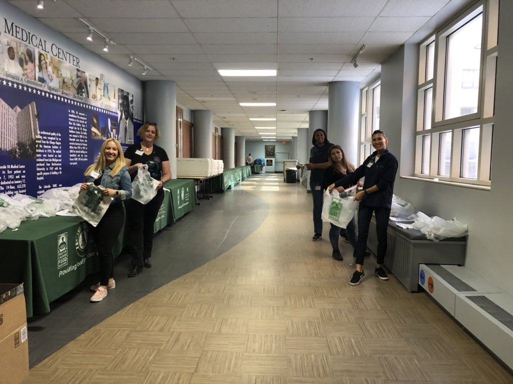 CapgeminiAM's tweet photo. Great job to our #CapgeminiVERG team members who volunteered their time to @chicagovamc today! Together we fed 154 people! https://t.co/YYpWvd479V