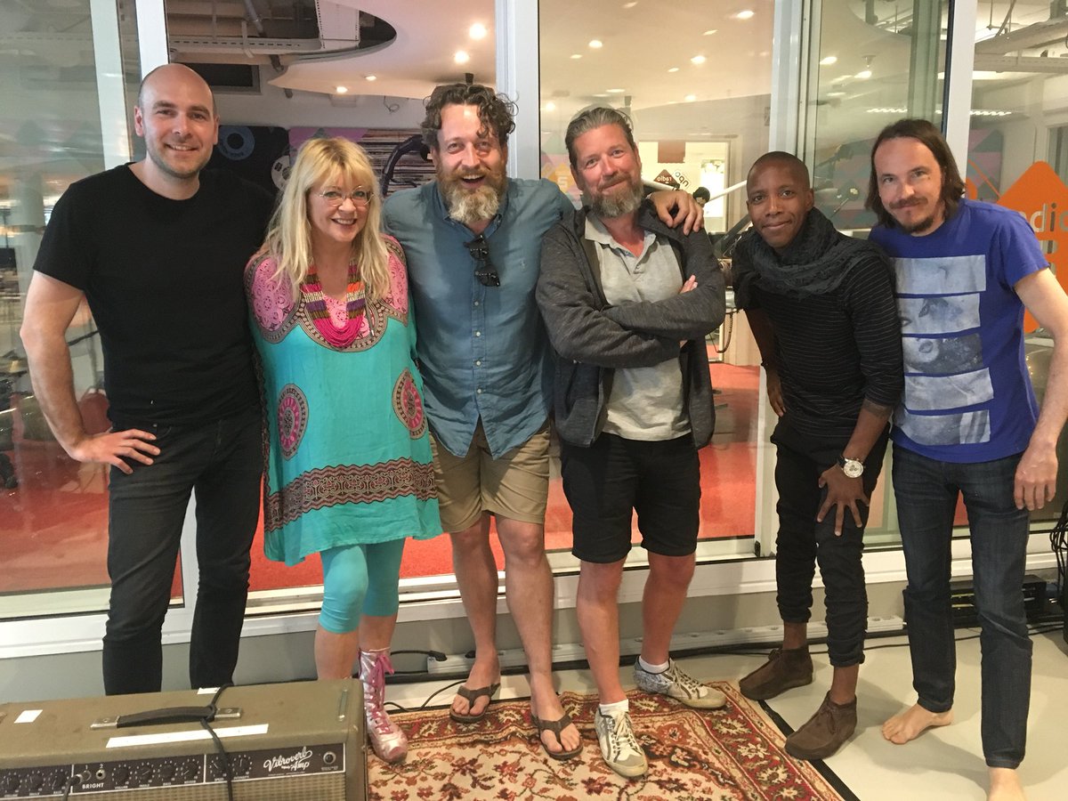 DeMAXradio's tweet image. Het was druk in Club De MAX!  @svenhammond kwam live spelen, samen met @MarkusMannTweet