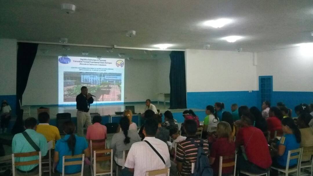 LSOTOIF2023's tweet photo. Inicio de la Formación "Agricultura Urbana" dictada por la Universidad Simón Rodríguez a docentes de las Parroquias Valle-Coche en los espacios de la UEN Coronel Carlos Delgado Chalbaud.  @javierojasmo @ZonaEducativaDC @MPPEDUCACION @JauaMiranda @MPPEFormacion @eugeniapinero https://t.co/CMPTUQHWJY