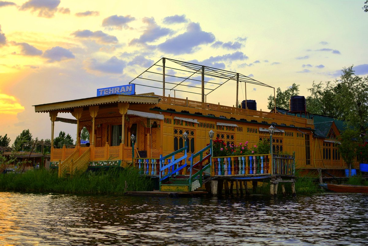 picsogasm's tweet photo. Srinagar Houseboat is the main part of Kashmir tourism . Staying on a houseboat is a must-do experience. © #picsogasm #JKTourism #dallake #houseboat #kashmir #Srinagar #india #natgeo
@JandKTourism @NGTIndia https://t.co/vfW365uoFq