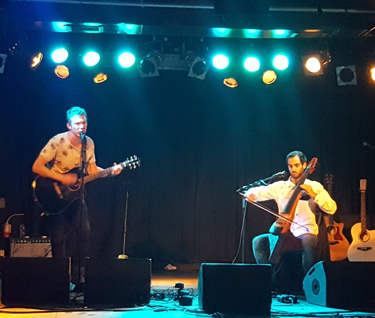DoctorMusicTuit's tweet photo. Tras @ivorytusk_music
turno para @FritzandtheCat, artistas invitados de @justinnozuka 😉👌https://t.co/2ew5kk1Obn https://t.co/ttXsKPbsz8