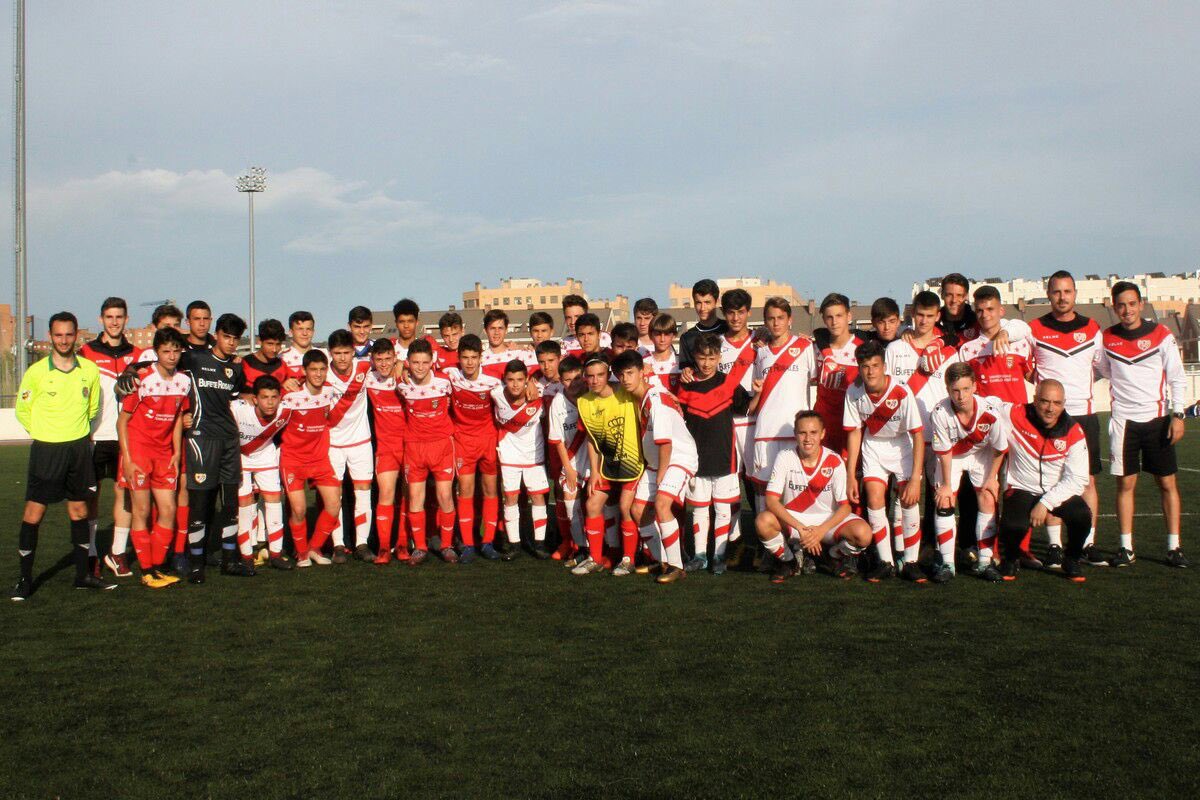 RFFM_oficial's tweet photo. #SeMadrid #Sub14
Esta tarde los infantiles de @nachoferrerSC han tenido amistoso ⚽️ ante el #InfantilA del @RayoVallecano en su Ciudad Deportiva 🏟. Agradecer al conjunto franjirrojo su acogida! 👍🏼 https://t.co/6Rii5wjoJ3