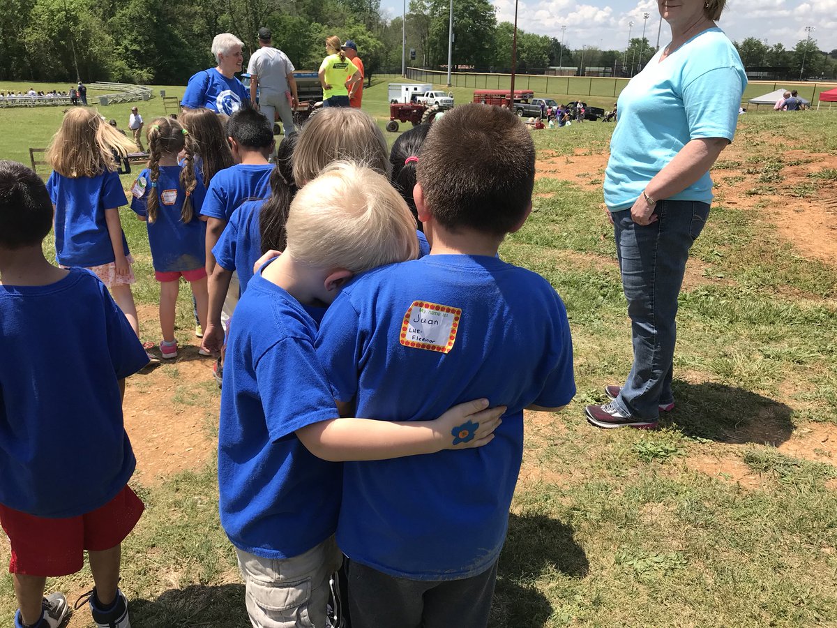 Sometimes your best friend needs to be comforted. #farmday @teresabateayers <a href="/janetddalton/">Janet Dalton</a>