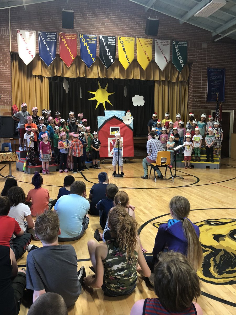 Campbell_SPS's tweet photo. It's a Barnyard Moosical in here. So proud of these Kindergarten and 1st Graders! @huckekinder https://t.co/KT39CwOtfW