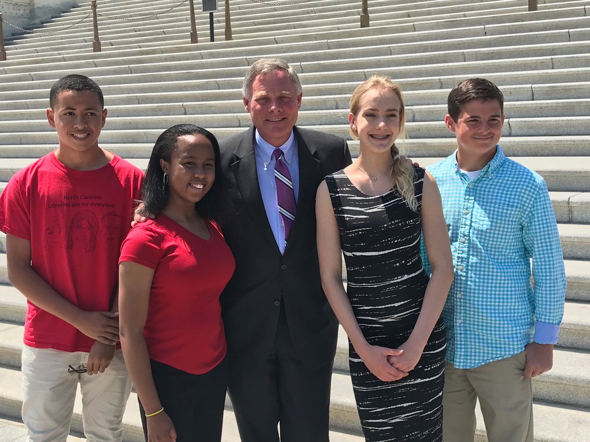 SackettJen's tweet photo. Senator Burr with North Carolina’s Student Ambassadors promoting libraries. #NLLD18 @nclaonline @SenatorBurr https://t.co/QknmVE22o2