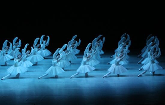 DavidHallberg's tweet photo. Just watched the corps ladies of @ABTBallet rehearse Bayadere Act II Shades. Is there any greater Act for the corps? And more stress inducing? Well worth the effort for any woman who dances that Act. The music alone makes me tear up. https://t.co/vedY6MXbvy