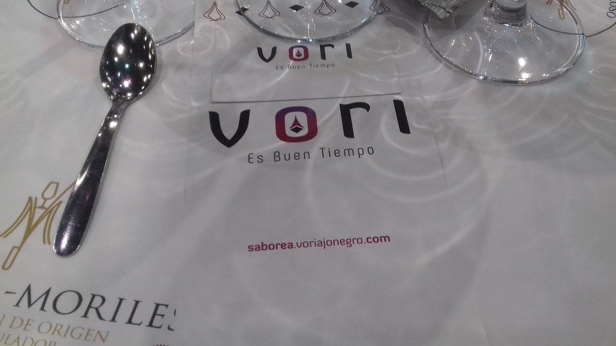 jplama1979's tweet photo. Muy interesante la utilidad del ajo negro, "vivir con alegria" con @ajonegro en @ElSarmientoWine #mejorconvino #yococinoconvori https://t.co/1Q5BYzdNIy