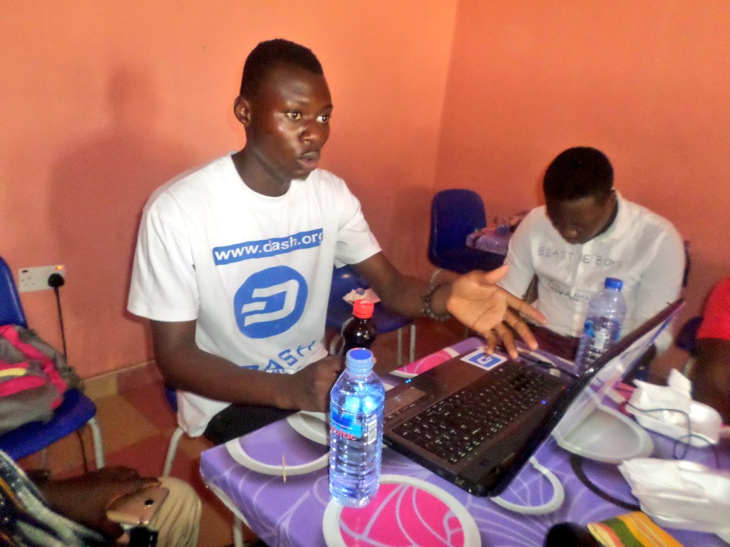 sahadevgh's tweet photo. I had a wonderful #Dash awareness meetup with the 2018 graduate class of the University for Development Studies, Ghana. Best Regards to #Dashboost for making it possible. @Dashpay @dashinstant @CashAlternative @DashForceNews https://t.co/WtaOf8rxbS