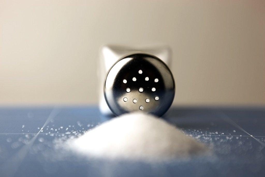 9 Ways to Cut Salt: Choose foods wisely! Most of the #sodium we eat — more than 70% — comes from packaged and restaurant foods. ow.ly/W5Px30jTpTE