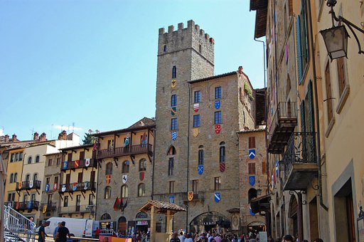 DestRecommended's tweet photo. Daily moment of COOL: Street scene in Arezzo, Tuscany, Italy! Been to Arezzo? Come rate and review it at https://t.co/ckT28fq5Yi. #Arezzo #InstaTuscany #Tuscany #Tuscano #Italy #Italia #city #travel #tourism #review #rating https://t.co/qH6mNZgxUJ