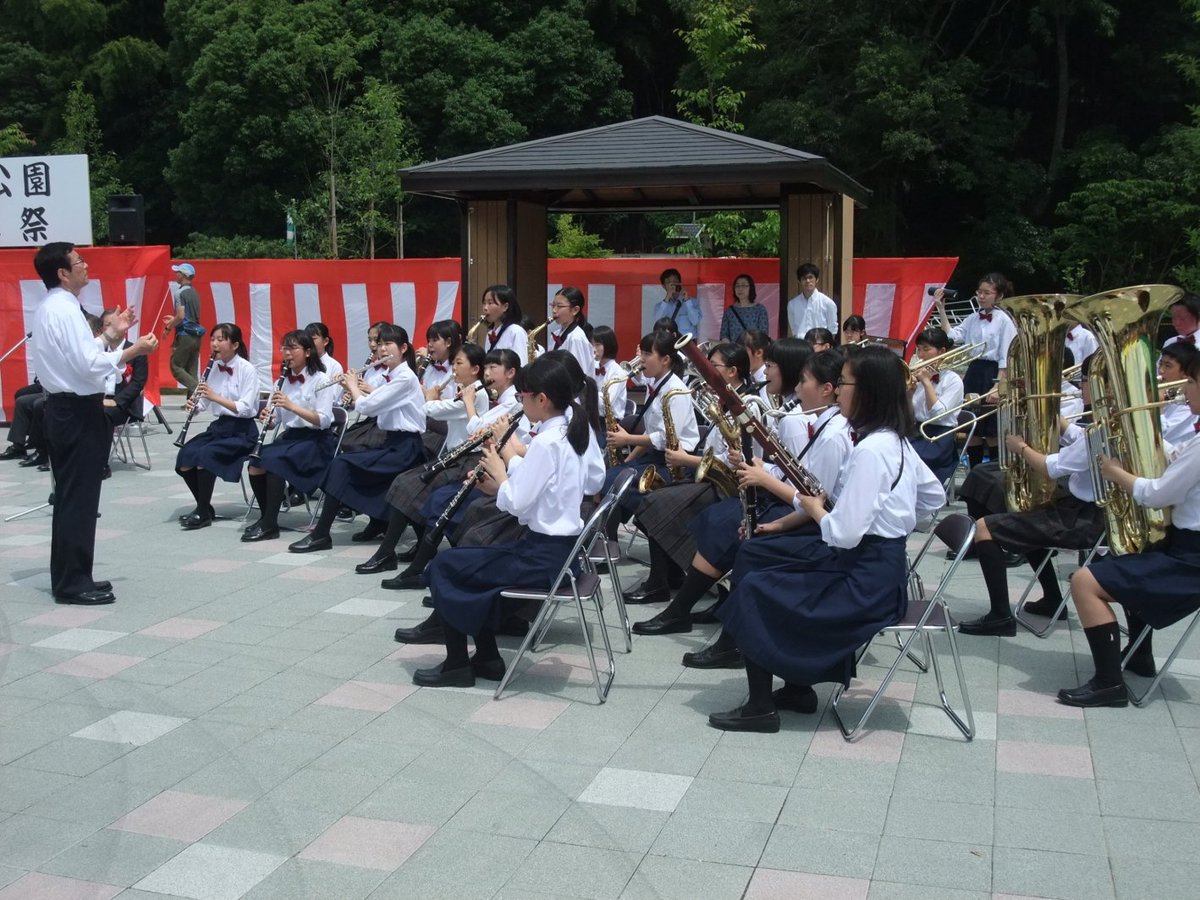 masudamachiu_ex's tweet photo. 西代里山公園記念祭で演奏する長岡京市立長岡第四中学校（長四中）吹奏楽部の生徒達 #いいねした人全員フォローする 長4中写真部副部長同志社高校写真部長 増田真知宇（ますだまちう）撮影 #長岡京 #長岡京市 長岡京市立長岡第4中学校 https://t.co/Pjuv1T2zL0