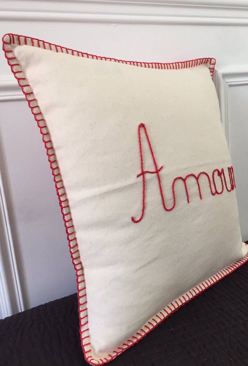 store_FaCha's tweet photo. Nouvelle collection Amour coton brodé à la main - Toile de Jouy rouge - existe en toile de Jouy noir. En vente privée prochainement. #facha #dream #coussin #coussindream #venteprivee #collectionfacha https://t.co/Oz7p8ZnzqM