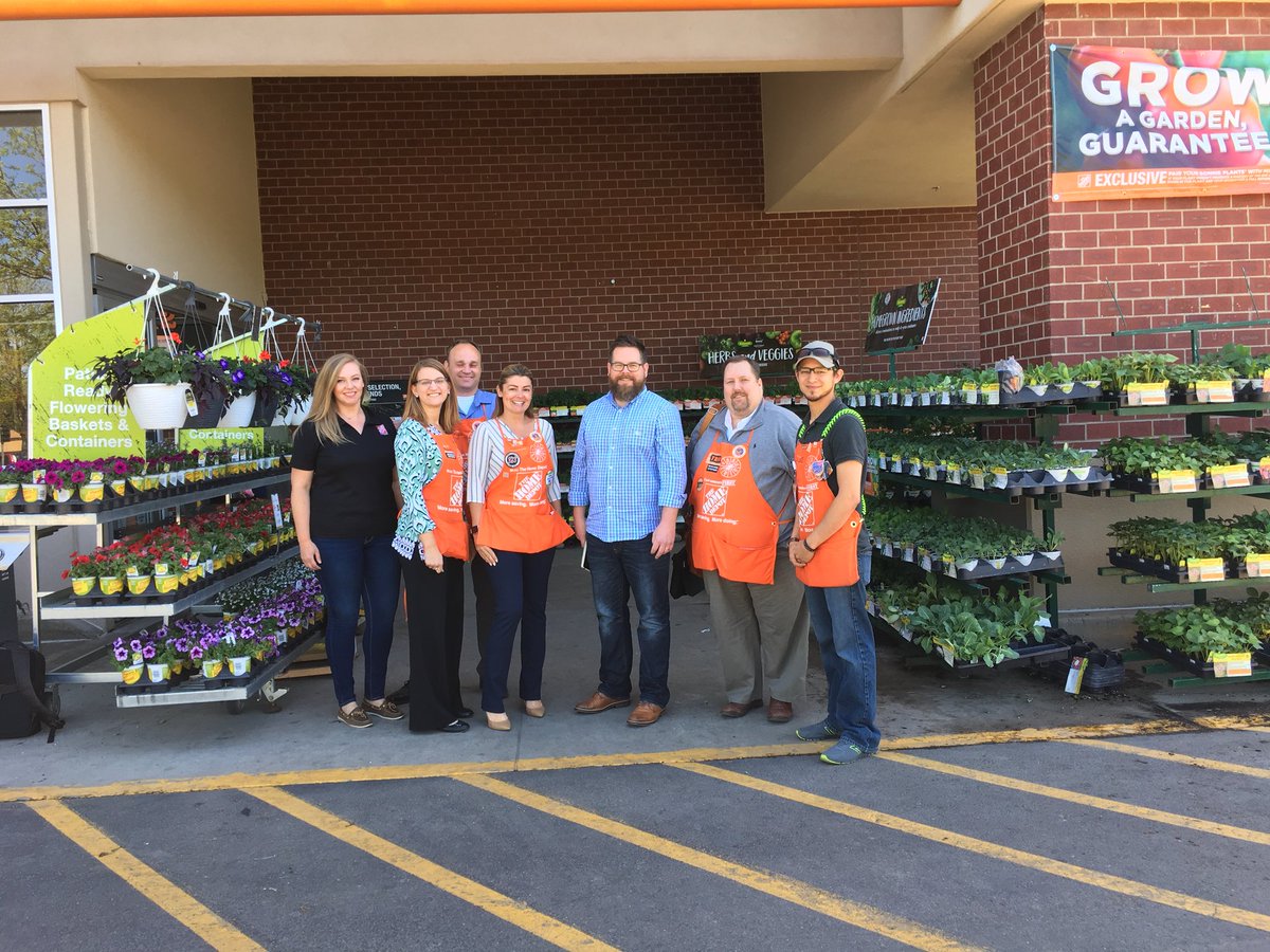 Great meeting and walk at 1512 with the In Focus team from Atlanta #D77Proud <a href="/AlexanderDepot/">Steve Alexander</a> <a href="/HDLataille/">David Lataille</a> <a href="/kmwunrow/">Kathleen Elmore</a> <a href="/HDBryanLuehring/">Bryan</a> #st1512