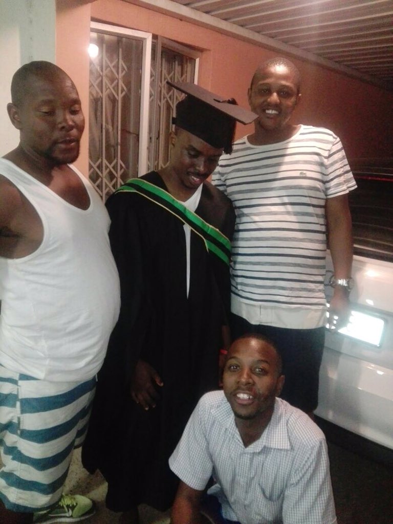 Cya_M_arch's tweet image. #DutGrad2018