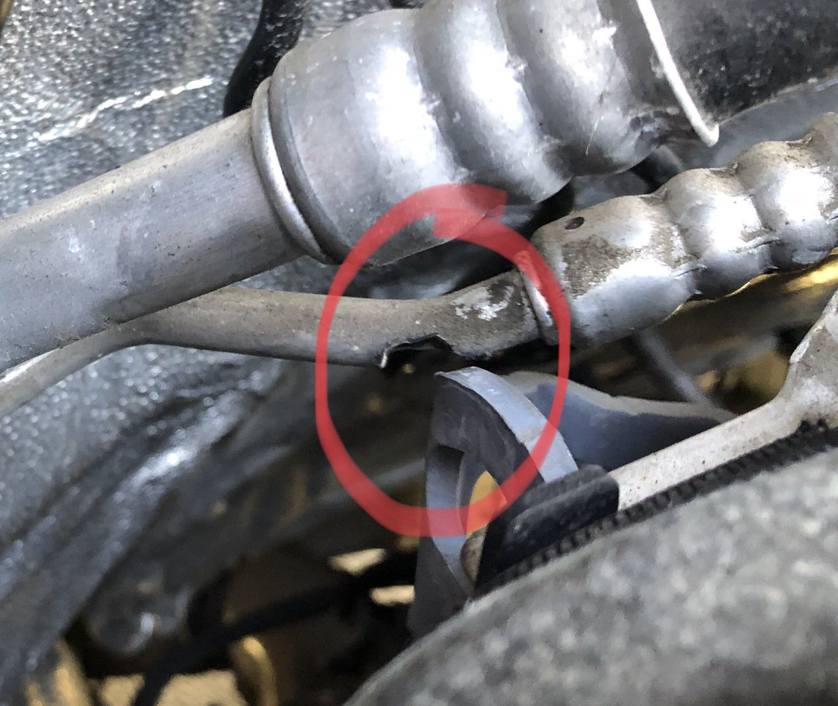 Chadwyk_tour's tweet image. Should this have been a recall. A/C pipe worn away in 2017 vehicle? What if it had been the fuel pipe?? @FiatProOfficial @BaileyofBristol @PeugeotUK #designissue