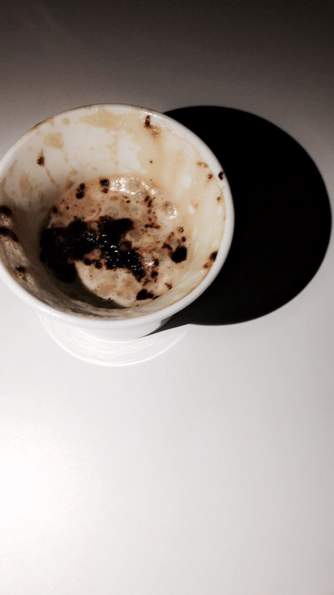 mate201911's tweet photo. صوت المطر مع كوب قهوه .. يمكن له ان يٌحدث السعااده. 🌧💙 https://t.co/bdjBk1kPuE