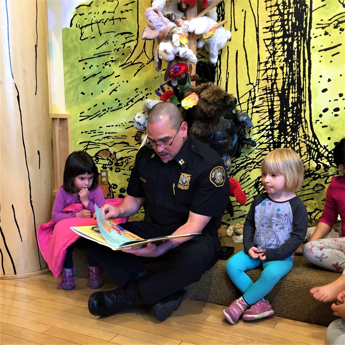 Portland Police On Twitter Books From The Heart Captain
