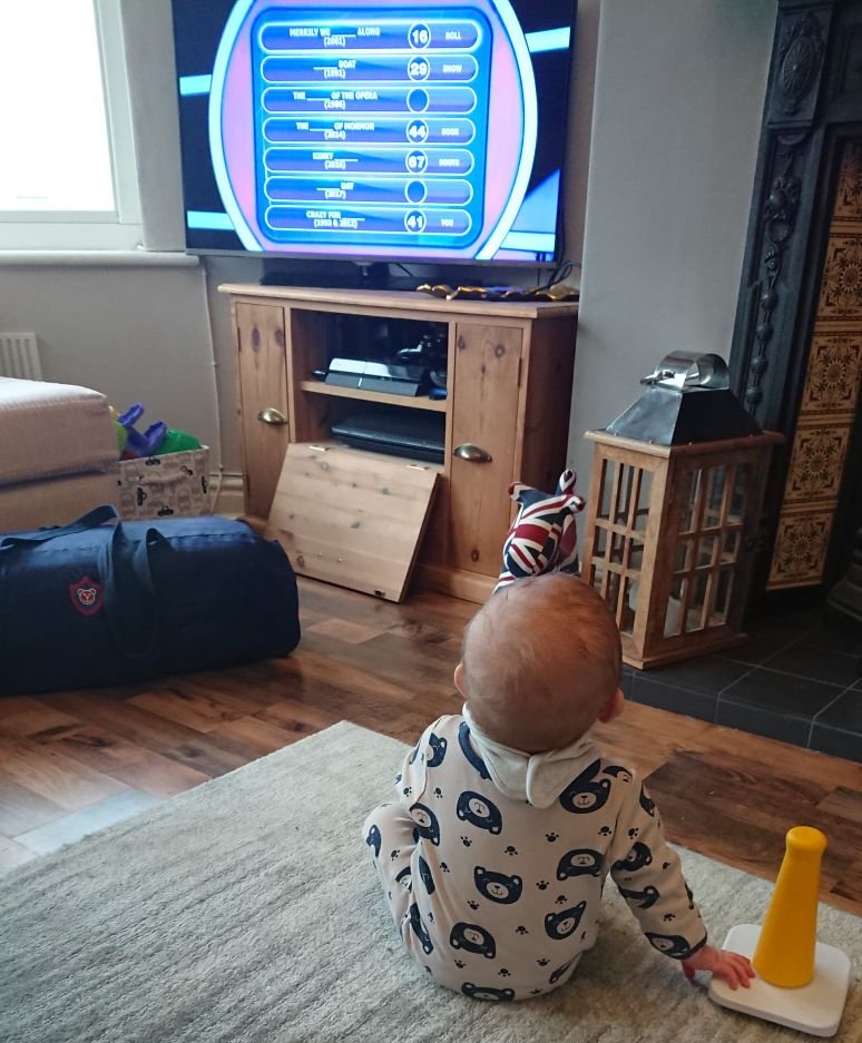 Simmy_82's tweet photo. Our 10 month old is obsessed with @TVsPointless @richardosman @XanderArmstrong #TVsPointless https://t.co/maxk5igdm4
