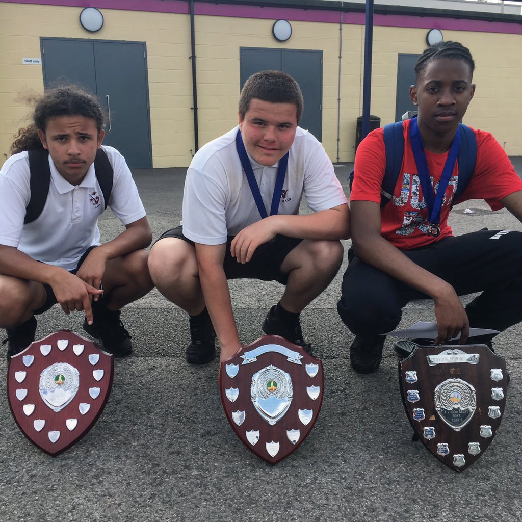 HASN_NEWS's tweet photo. A brilliant day for us at the Croydon Schools Athletics Championship! Lots of fantastic individual performances and medals winners, however an incredible result for our Year 9 Boys team who finished the day as overall winners! #RelayGold #Y9 #Y10 #🥇 #🔥 https://t.co/CuulYgJq5x