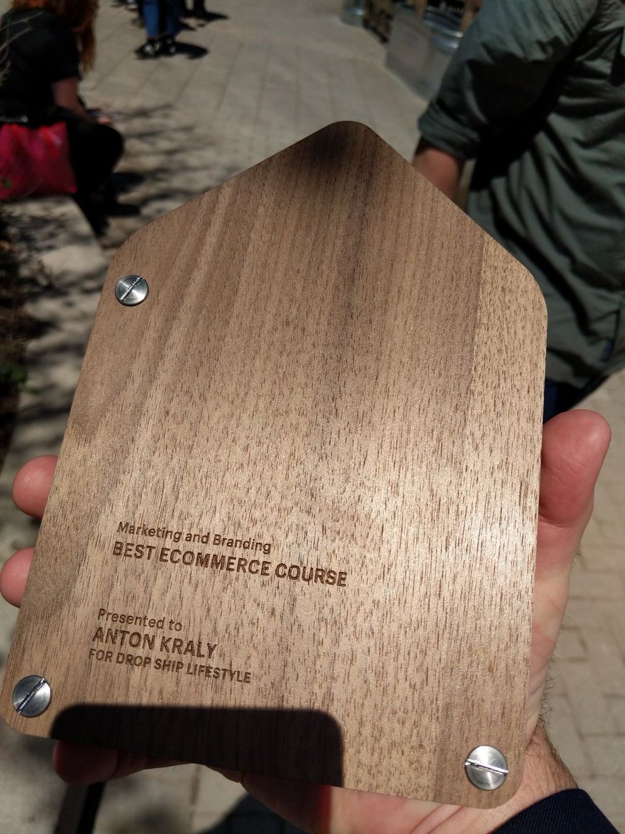 eComLifestyle's tweet image. Today at #ShopifyUnite the @ShopifyPartners recognized us for what over 8,000 students in 20+ countries already know!  #BestEcommerceCourse