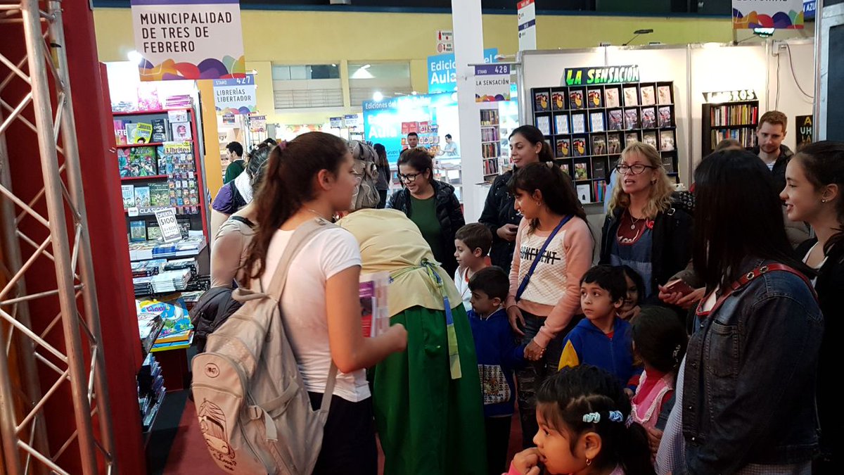 Municipalidad3F's tweet photo. FERIA INTERNACIONAL DEL LIBRO DE BUENOS AIRES: Lola y Lalo les hicieron pasar un gran momento a chicos, chicas y adultos. Todos los días hay diversas actividades en el #Stand425 del #PabellónAzul. Te esperamos en el Predio de #LaRural, Avenida #SantaFe y #Sarmiento, #Palermo. https://t.co/1tigBdDSbv
