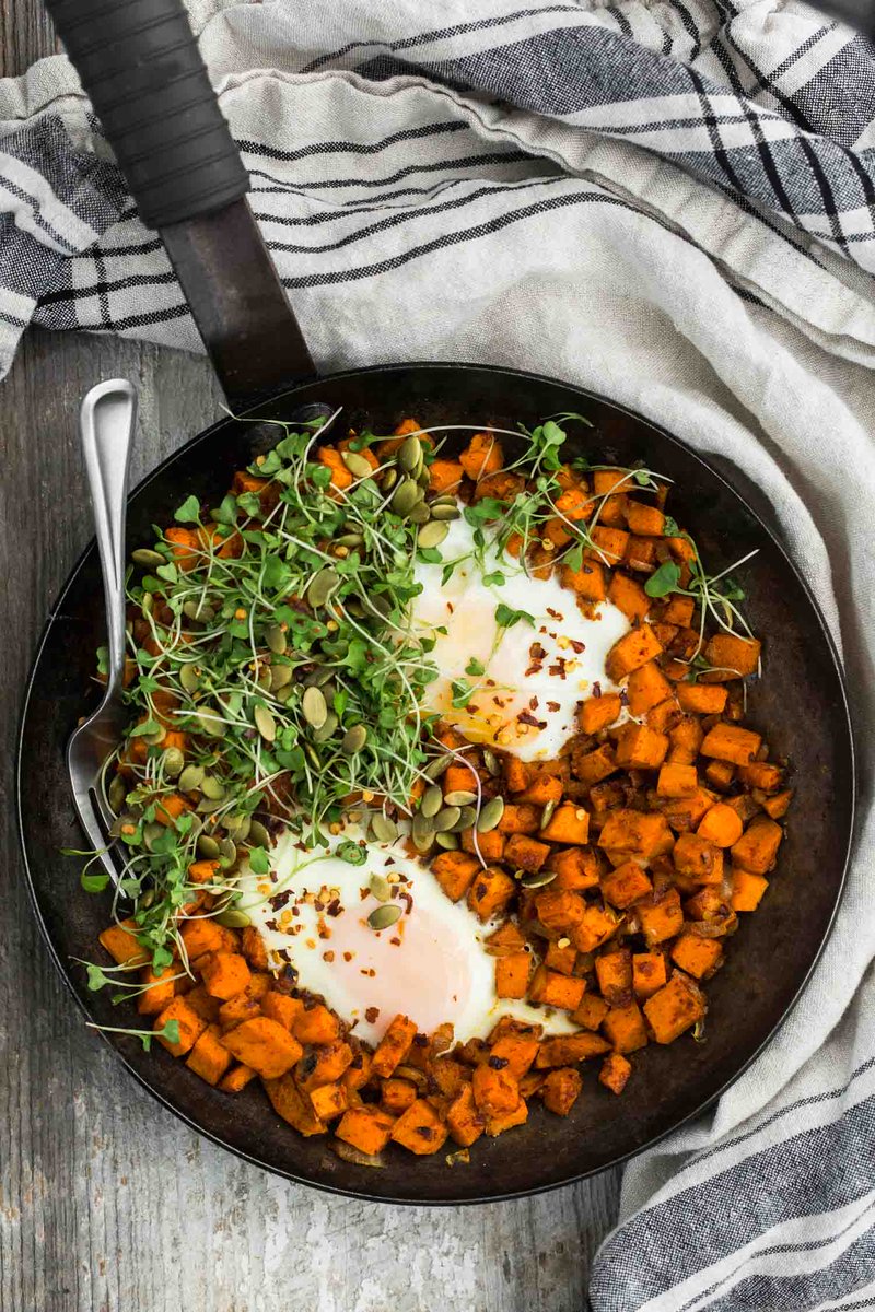 healthy_dinners's tweet photo. Sweet Potato Hash Egg Skillet https://t.co/UwDshb8ZJo https://t.co/3MI93gVpDt