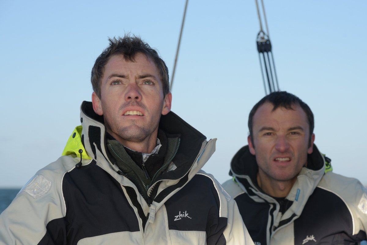 6 milles d'avance ce soir ! La carto : player.georacing.com/player_ag2r201… @AG2RLMTransat Adrien et <a href="/ThomasRuyant/">Thomas Ruyant</a> tiennent la barre mais que c'est tendu cette arrivée, à 488 milles du but !