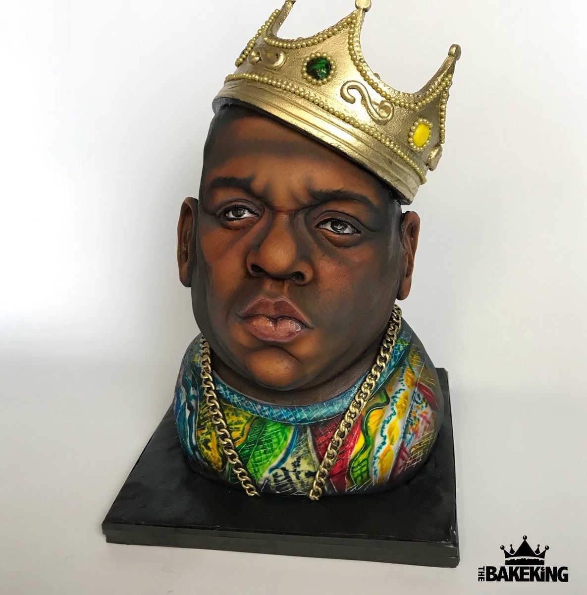 The_Bakeking's tweet photo. Biggie Smalls CAKE!
Video of the build on the YouTube.
ALL EDIBLE... vanilla chocolate sponge with salted caramel buttercream, choc ganache and sugar paste crown and detailing π
Loved doing this! My favourite build to date!
#thebakeking #bakeking #biggie #cakeart #cake https://t.co/Mm5nXza88v