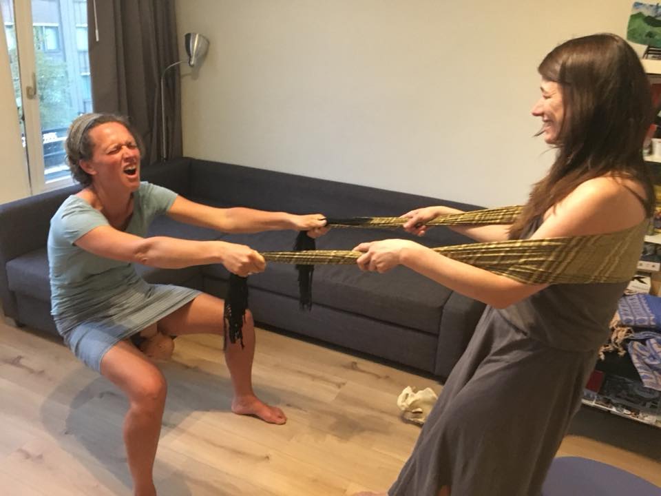 To push or not to push? Doula en voorzitter van de #nbvd <a href="/birthsupportNL/">Jennifer Walker</a> en vroedvrouw Claudia van Dijk oefenen hun conferentie-workshop over persen. 😊