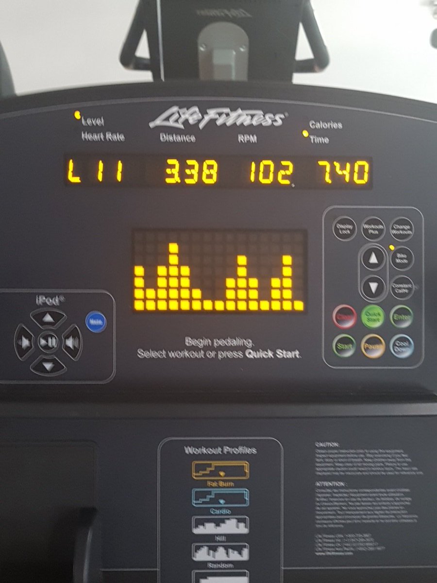 RadioGemmaHill's tweet image. Is there anything more boring than this... #goingnowherefast #gym #fitfam #ionlydoitforthewine 🍷🍷