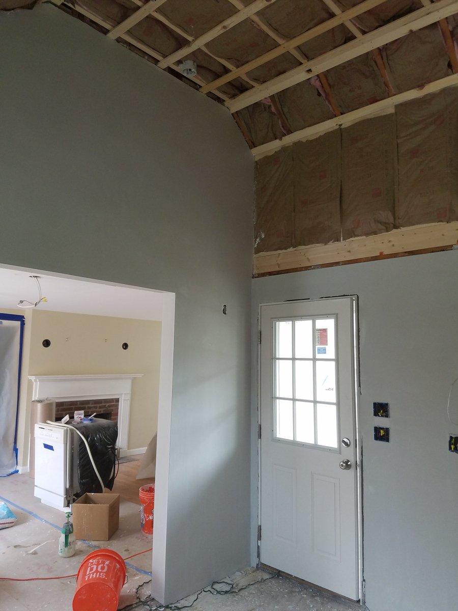 YankeePlasterer's tweet photo. With a skilled hand and the help of Diamond interior finish #plaster by @usgcorp  We are achieving super smooth status on these walls, on this #capecod #kitchen #remodeling project. #plastering #gypsum #skilledtradesman https://t.co/GDSaiDsMwG