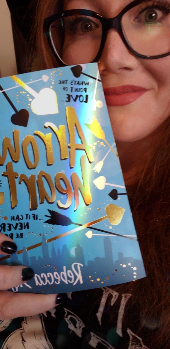 RebeccaSky's tweet photo. THEY'RE REAL!!! AND SO BEAUTIFUL.... OMG OMG OMG

*watch the full unboxing in my IG stories: https://t.co/S1bGF2LVgO #Arrowheart @teambkmrk @hodderchildrens https://t.co/VfnIzW7pT2