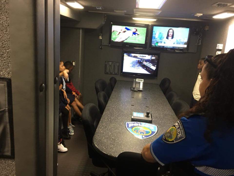 myNMBPolice's tweet photo. Fulford Elementary School KAPOW (Kids and The Power Of Work program field trip to the NMBPD Station. Our students had a wonderful time today learning the fundamentals of law enforcement, teamwork, hard work, and dedication. See you next year KAPOW. #IamNMB #NMBPD #KAPOW https://t.co/DeIXoN162g