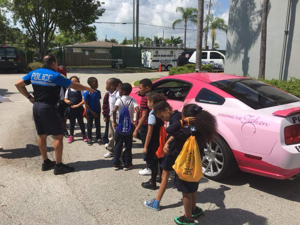 myNMBPolice's tweet photo. Fulford Elementary School KAPOW (Kids and The Power Of Work program field trip to the NMBPD Station. Our students had a wonderful time today learning the fundamentals of law enforcement, teamwork, hard work, and dedication. See you next year KAPOW. #IamNMB #NMBPD #KAPOW https://t.co/DeIXoN162g