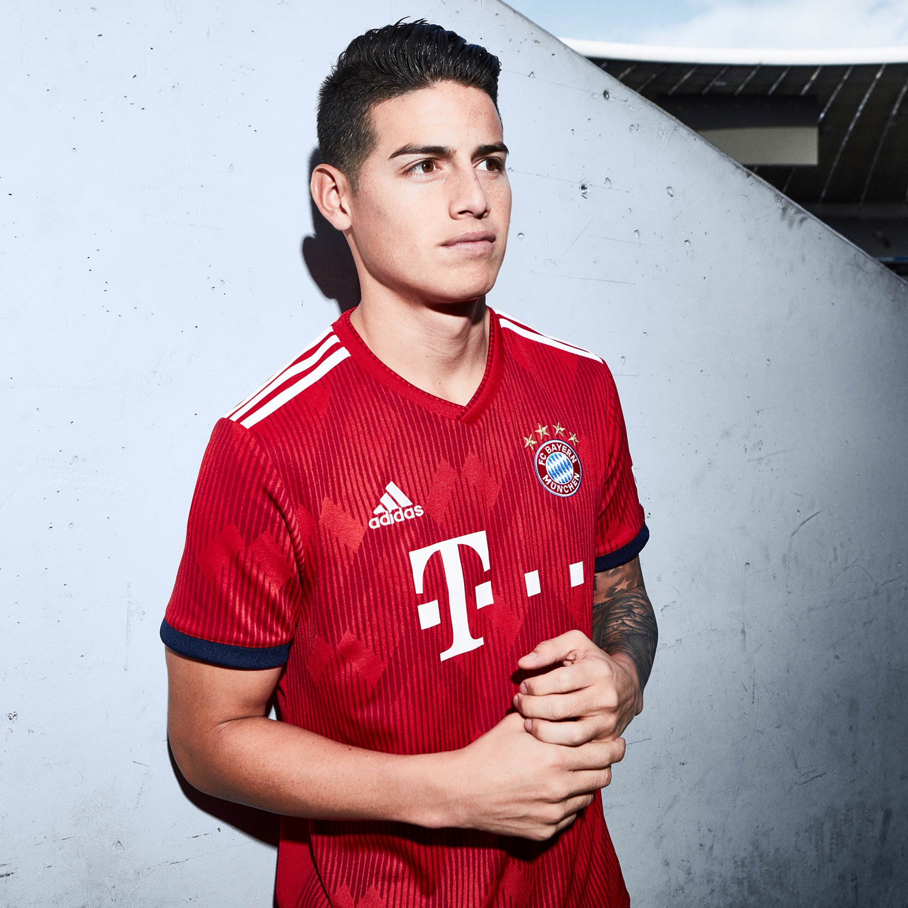 👏 Bayern revela LINDA camisa alternativa com 'escudo diferente